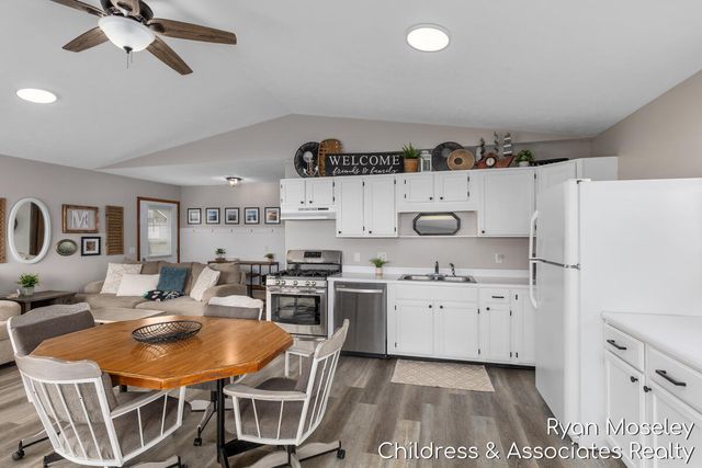 12720 Russell Drive, Wayland, MI 49348