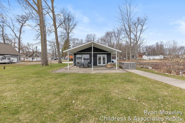 12720 Russell Drive, Wayland, MI 49348