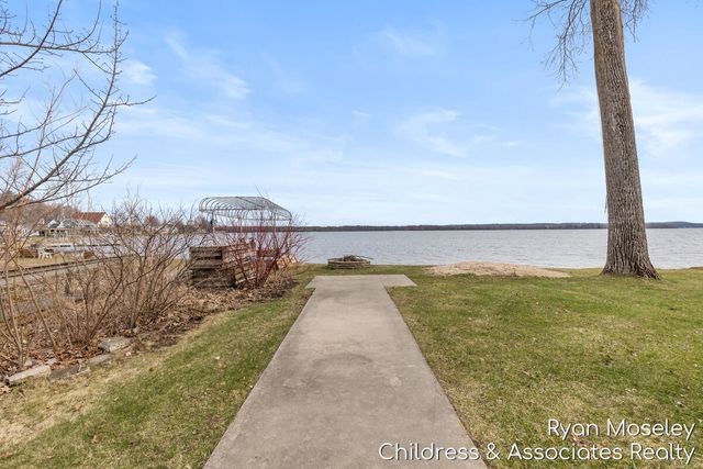 12720 Russell Drive, Wayland, MI 49348