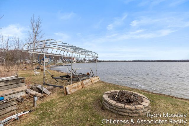 12720 Russell Drive, Wayland, MI 49348