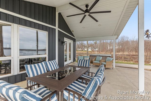 12720 Russell Drive, Wayland, MI 49348