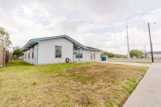 1401 Barcelona Dr, Corpus Christi, TX 78416