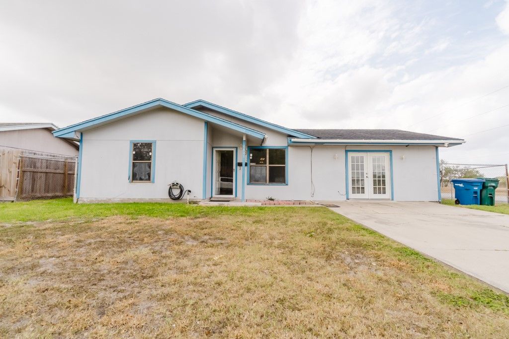 1401 Barcelona Dr, Corpus Christi, TX 78416