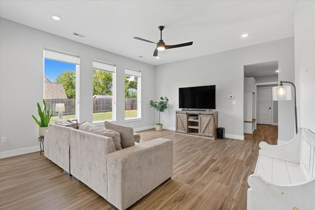 25 N LUNA LN, Columbia, MO 65201