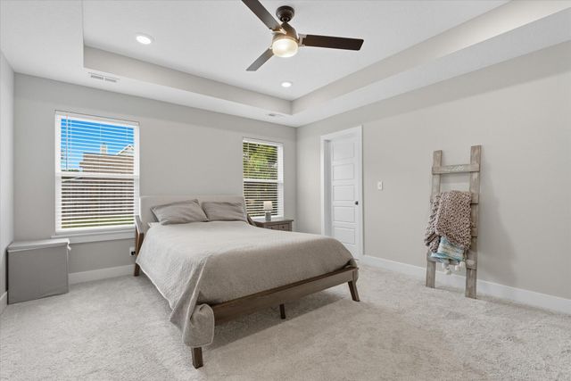 25 N LUNA LN, Columbia, MO 65201