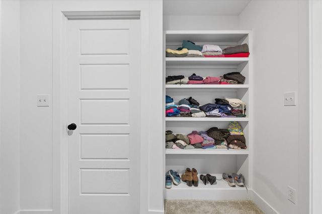 25 N LUNA LN, Columbia, MO 65201