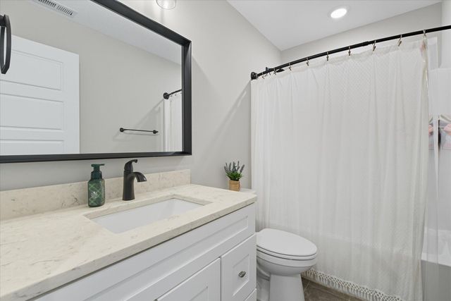 25 N LUNA LN, Columbia, MO 65201