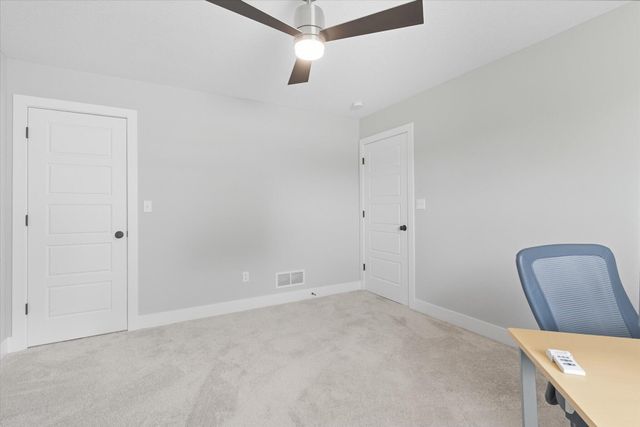 25 N LUNA LN, Columbia, MO 65201