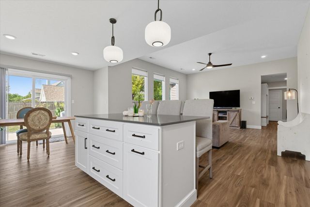 25 N LUNA LN, Columbia, MO 65201