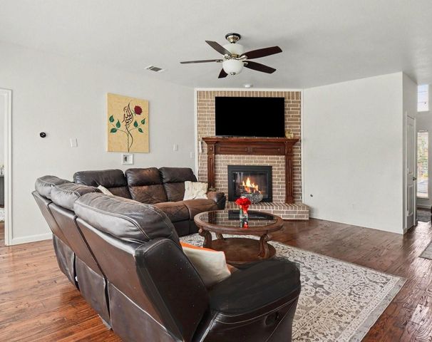7909 Glenview Way, Rowlett, TX 75089