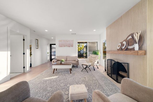 5401 J St, Sacramento, CA 95819