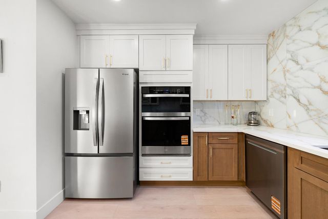 5401 J St, Sacramento, CA 95819