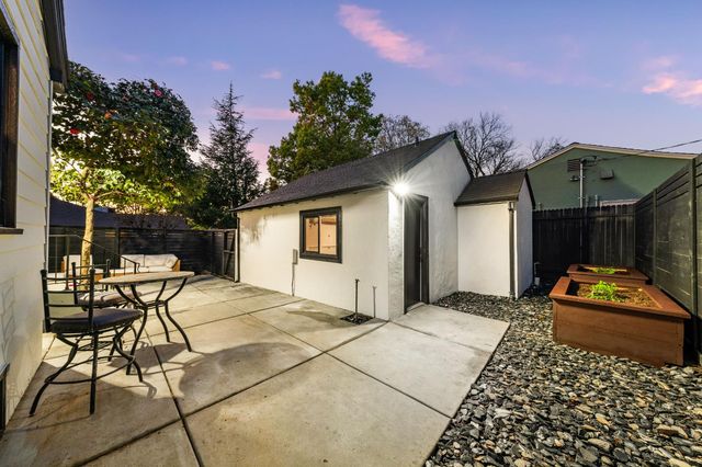 5401 J St, Sacramento, CA 95819