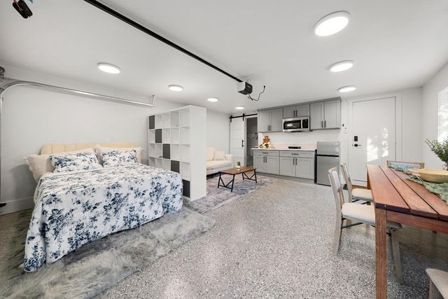 5401 J St, Sacramento, CA 95819