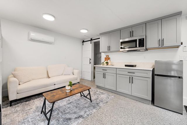 5401 J St, Sacramento, CA 95819