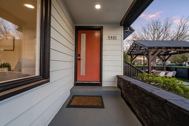 5401 J St, Sacramento, CA 95819