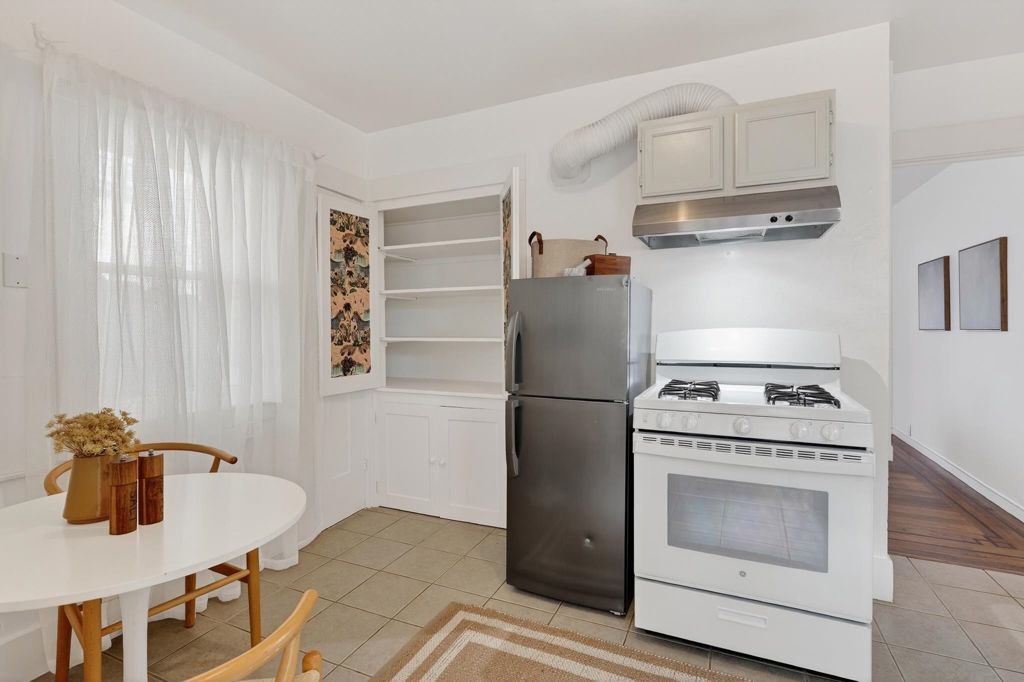 Image 22 of property listing at 3006 3006 14Th Ave, Oakland, CA 94602