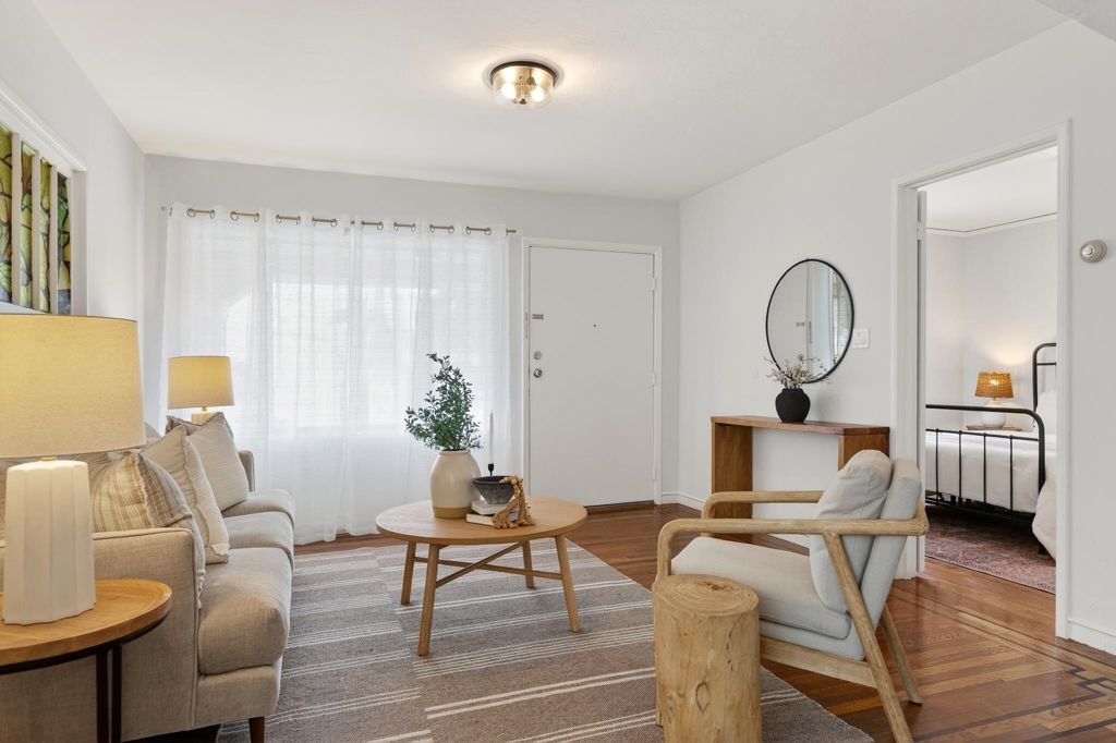 Image 5 of property listing at 3006 3006 14Th Ave, Oakland, CA 94602