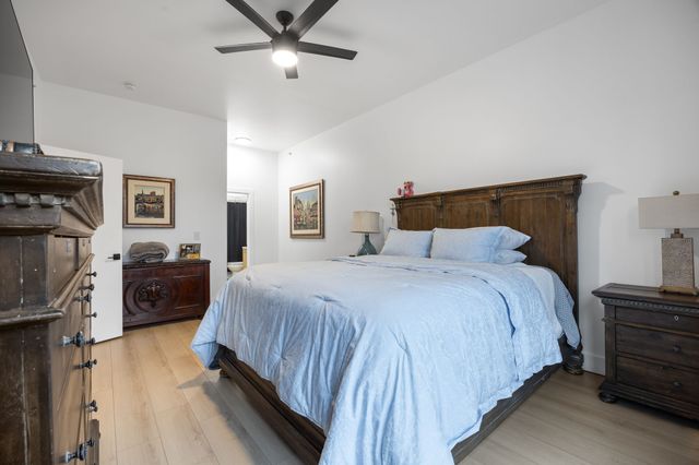 400 E Locust Street 203, Des Moines, IA 50309