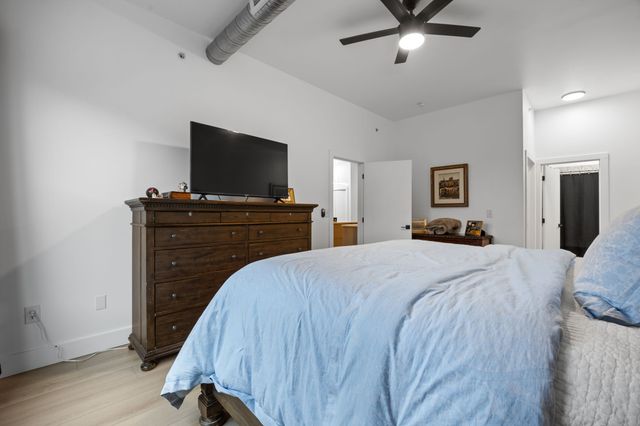 400 E Locust Street 203, Des Moines, IA 50309