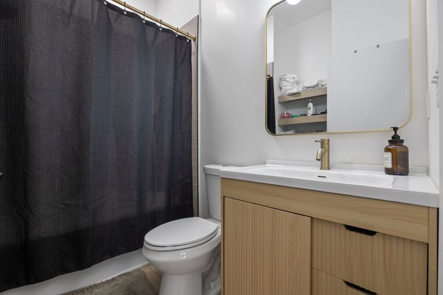 400 E Locust Street 203, Des Moines, IA 50309