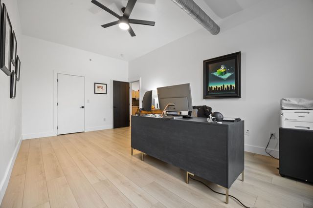 400 E Locust Street 203, Des Moines, IA 50309