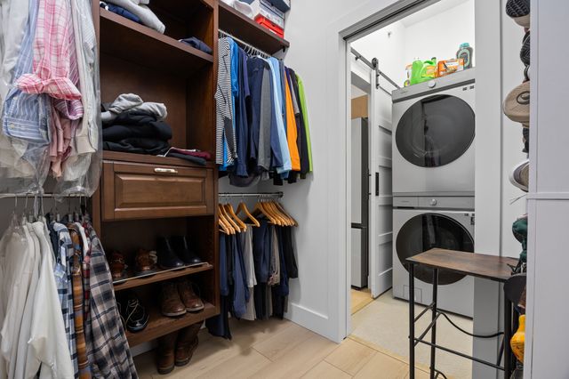 400 E Locust Street 203, Des Moines, IA 50309