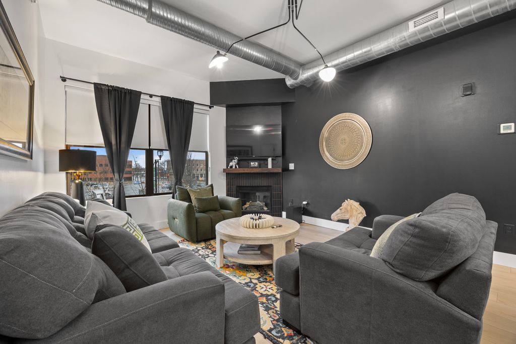 400 E Locust Street 203, Des Moines, IA 50309