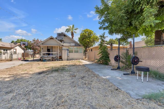 3825 E Mono Street, Fresno, CA 93702