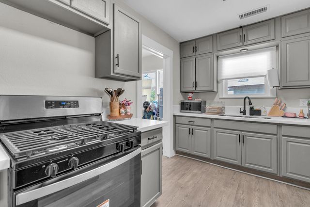 3825 E Mono Street, Fresno, CA 93702