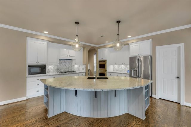 7 Birchwood Park Place, The Woodlands, TX 77382