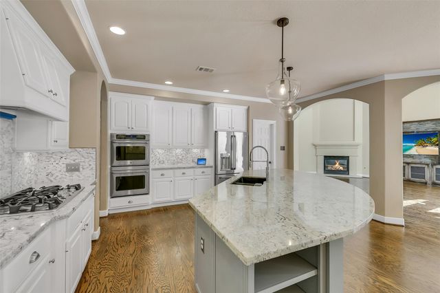 7 Birchwood Park Place, The Woodlands, TX 77382