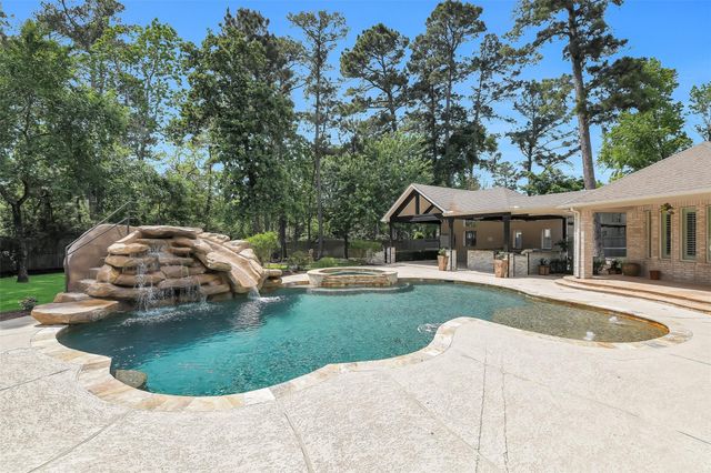 7 Birchwood Park Place, The Woodlands, TX 77382