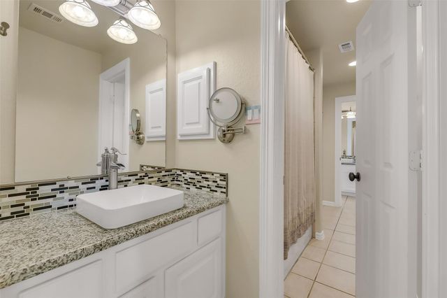 7 Birchwood Park Place, The Woodlands, TX 77382