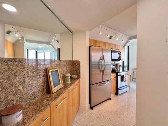 1000 W Island Boulevard 3010, Aventura, FL 33160