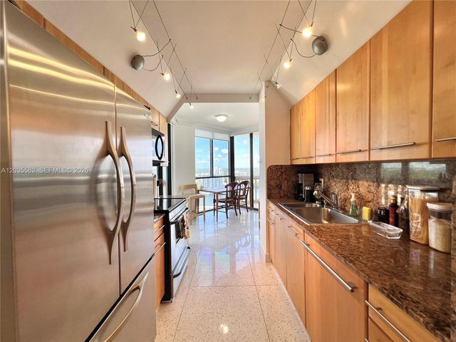1000 W Island Boulevard 3010, Aventura, FL 33160