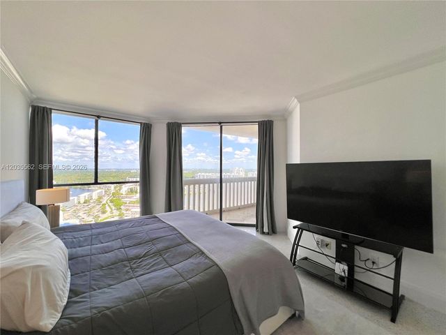 1000 W Island Boulevard 3010, Aventura, FL 33160