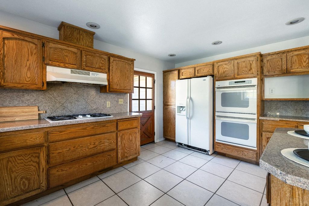 Image 11 of property listing at 4666 N Zediker Avenue, Sanger, CA 93657