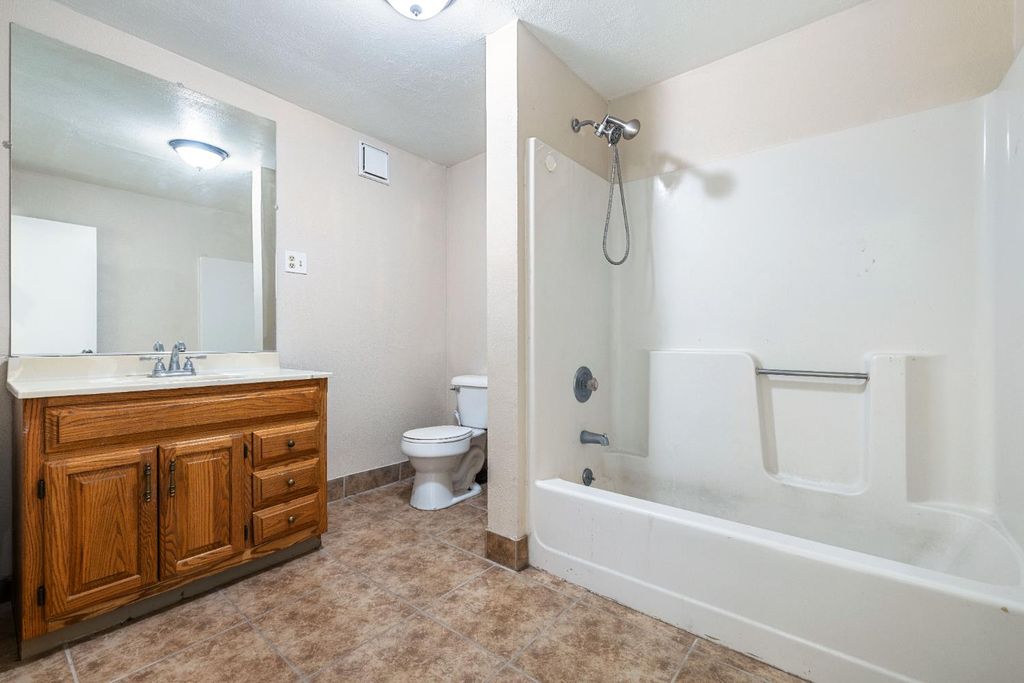 Image 15 of property listing at 4666 N Zediker Avenue, Sanger, CA 93657