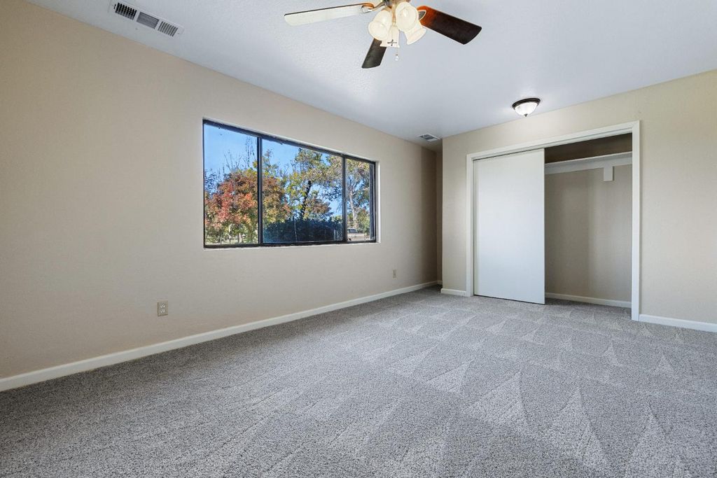 Image 20 of property listing at 4666 N Zediker Avenue, Sanger, CA 93657