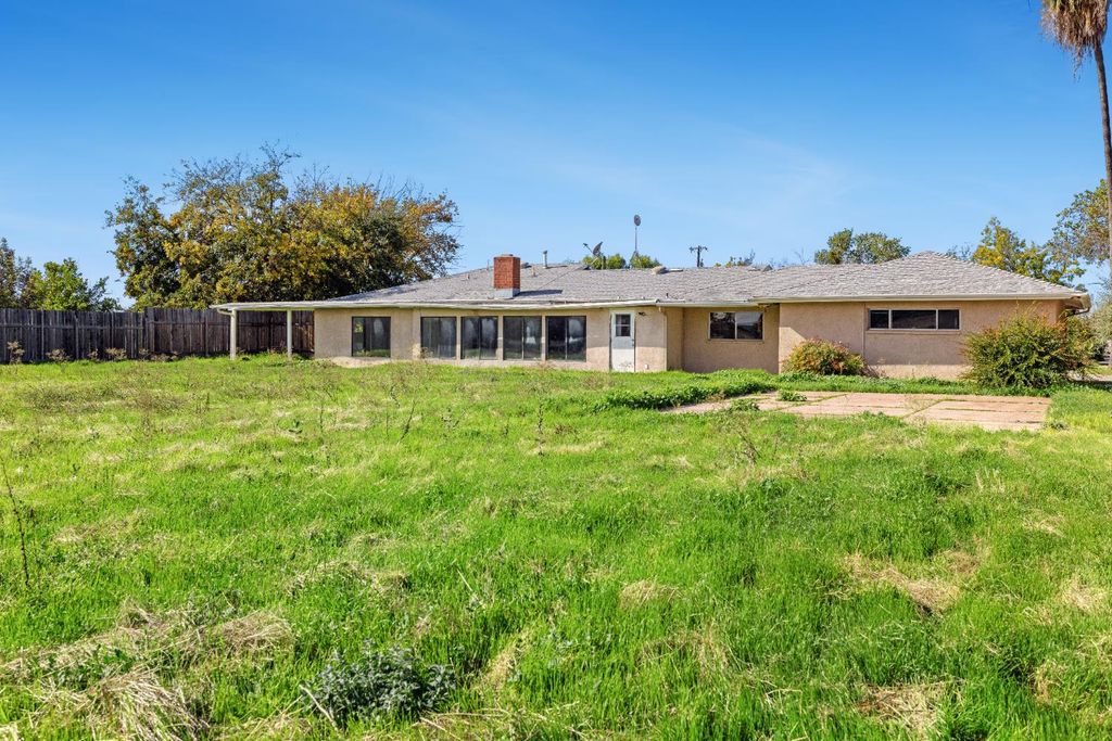 Image 32 of property listing at 4666 N Zediker Avenue, Sanger, CA 93657