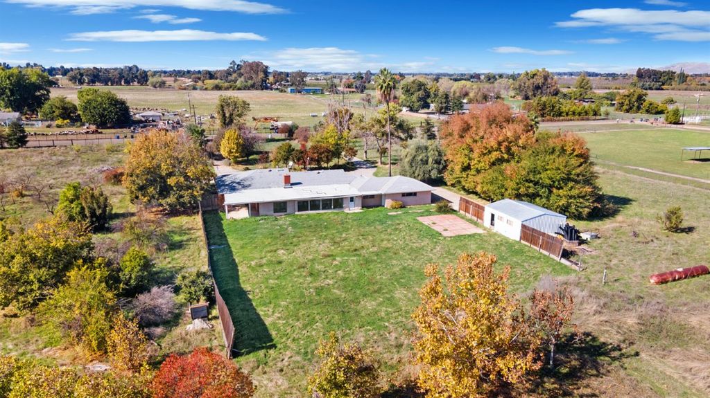 Image 37 of property listing at 4666 N Zediker Avenue, Sanger, CA 93657