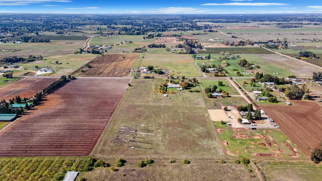 Image 38 of property listing at 4666 N Zediker Avenue, Sanger, CA 93657