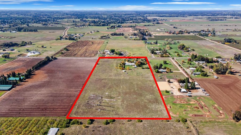 Image 39 of property listing at 4666 N Zediker Avenue, Sanger, CA 93657