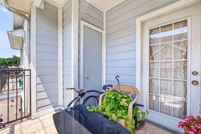 11045 Landswalk Drive 122, Houston, TX 77099