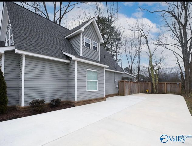 702 Main Street E, Hartselle, AL 35640
