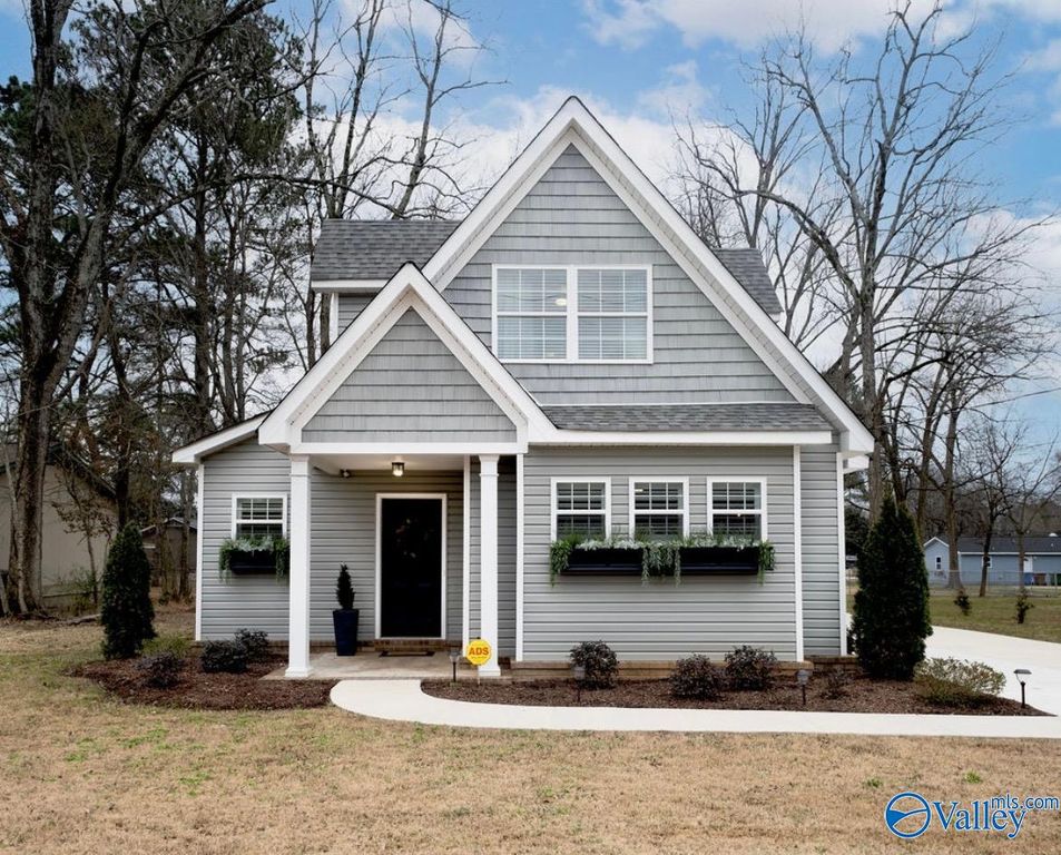 702 Main Street E, Hartselle, AL 35640