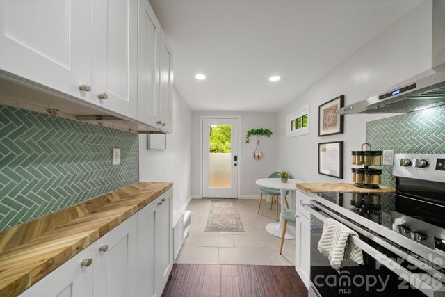 2 Laban Lane, Asheville, NC 28805