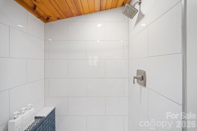 2 Laban Lane, Asheville, NC 28805