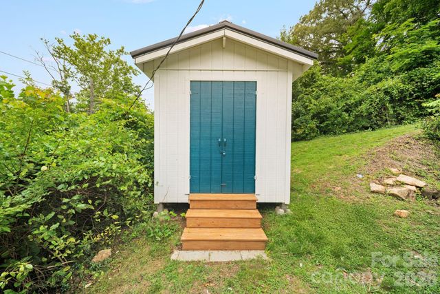 2 Laban Lane, Asheville, NC 28805